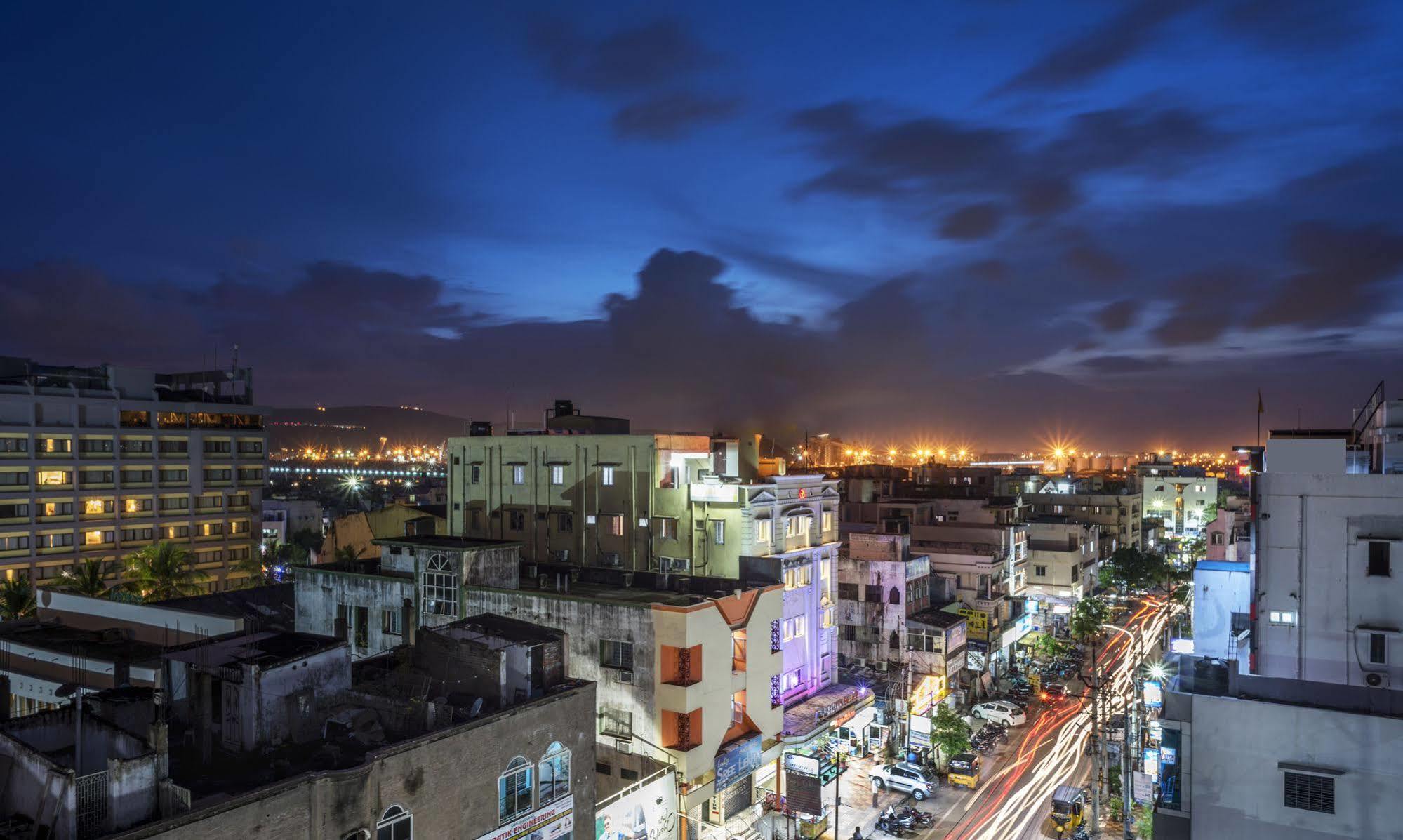Hotel Saaket Residency Visakhapatnam Zewnętrze zdjęcie
